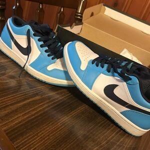 Air jordan 1 low size 8 women’s